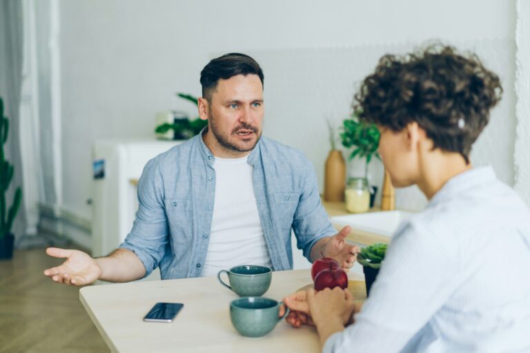 5 Low-Key Signs Someone Is Trying to Manipulate You (According to Psychology)